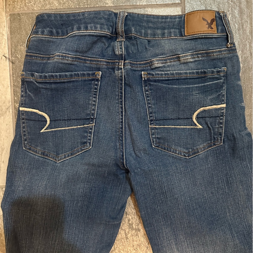 AE super stretchy jeggings. Size 6 reg. Never goes out of style-ever!Worn look.